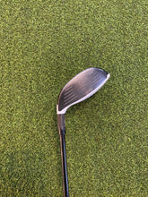 Load image into Gallery viewer, Taylormade M2 3 Wood (R Flex)