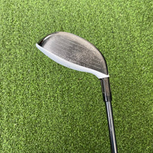 Load image into Gallery viewer, LH Taylormade M2 3 Wood (15* - R Flex)
