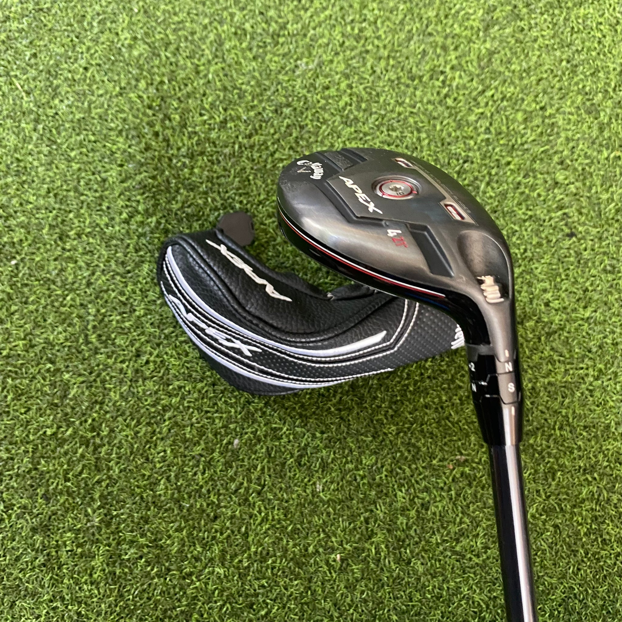 Callaway Apex 4 Hybrid (21* - Stiff) – Midwest Golf Supply Callaway Apex 4 Hybrid (21* - Stiff) – Midwest Golf Supply