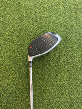 Load image into Gallery viewer, Taylormade M5 Driver (9* - Stiff)
