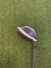 Load image into Gallery viewer, LH Taylormade M2 3 Wood (15* - R Flex)
