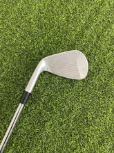 Load image into Gallery viewer, Taylormade P790 AW (Regular Flex)
