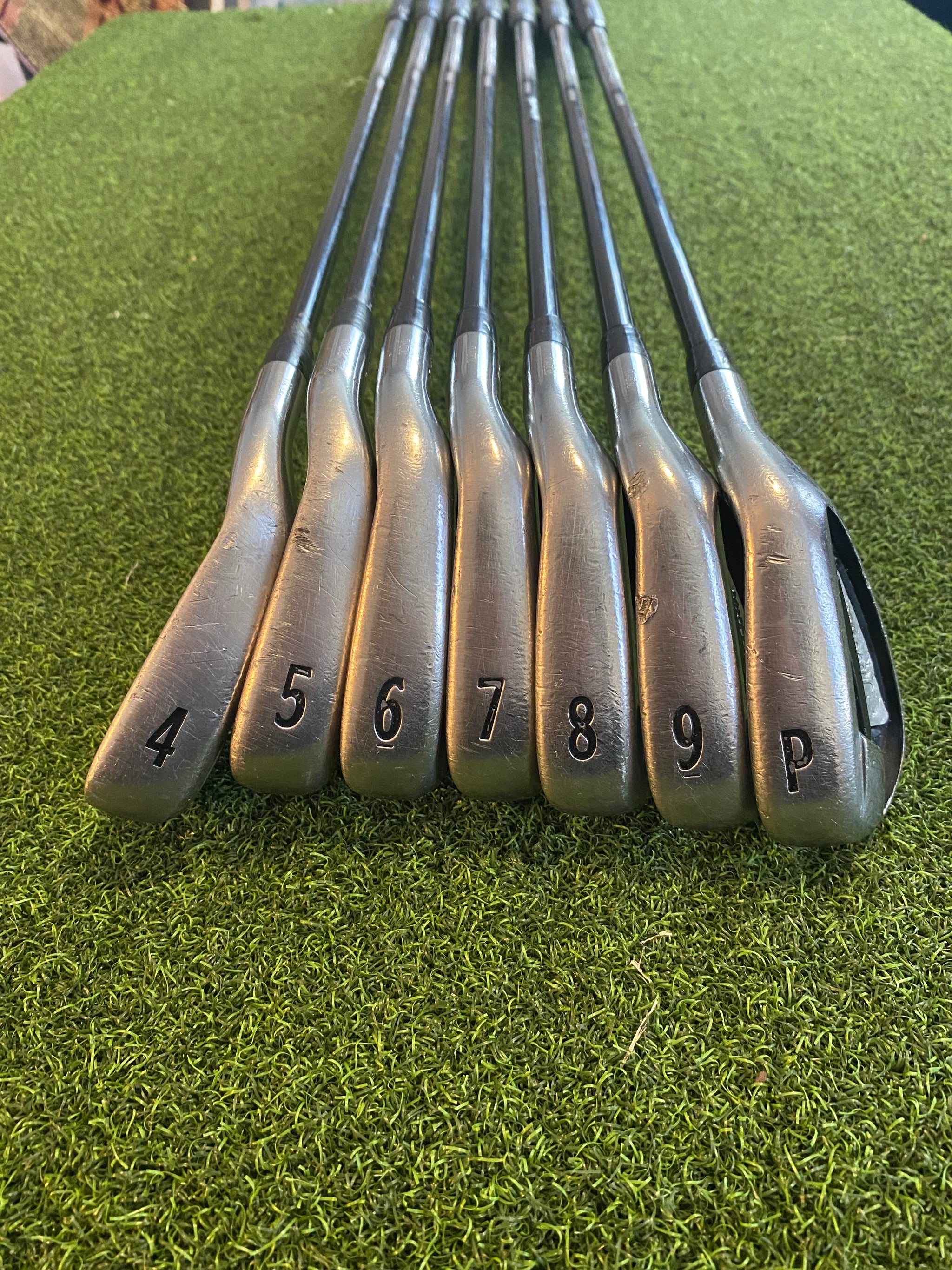 Titleist AP1 714 Golf Club selling 6 Iron with Regular Flex Graphite Shaft